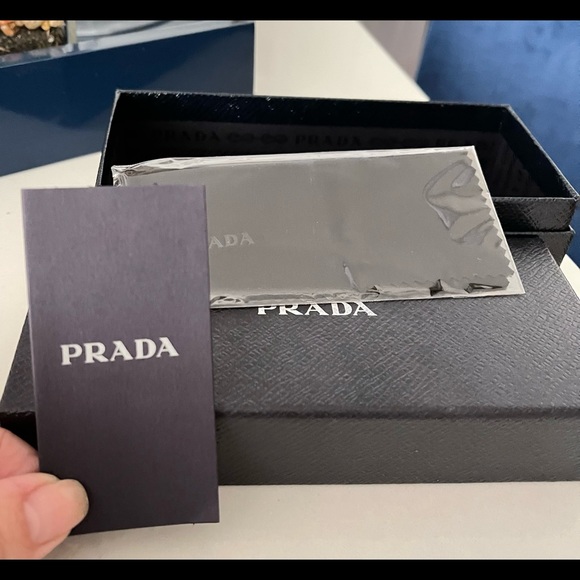 Mens authentic Prada Sunglasses - Picture 5 of 6